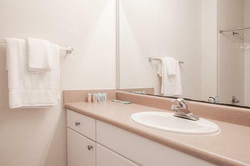 Apartamento Viagem - Durham - Stylish 2br With Patio & Pool