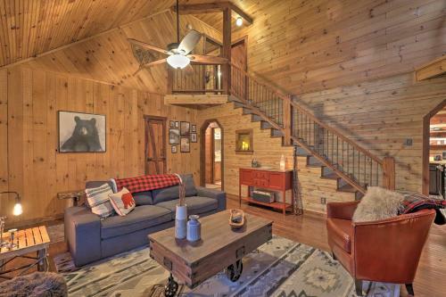 Gorgeous Log Cabin With Decks And Fireplaces!