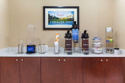 Hotel Comfort Suites Greensboro Airport
