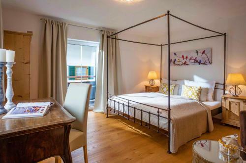 Hostal Pension Chalet Schott