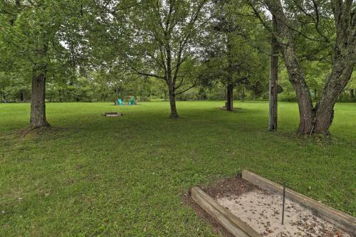 Quiet Home With Fire Pit And Bbq, 5 Mi To Downtown