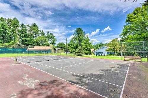 Apartamento Hendersonville Lake Apt With Dock, Deck And View!