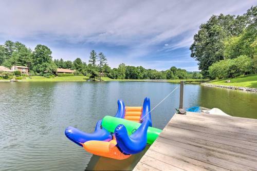 Apartamento Hendersonville Lake Apt With Dock, Deck And View!