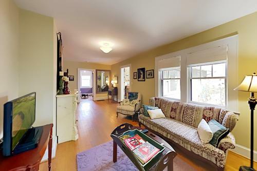 Vintner's Cottage At Burntshirt Vineyards Home