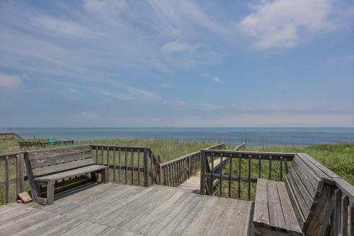 Br4 - Sand N Sea At The Breakers