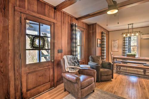 Hot Springs Home With Fire Pit And Deck, Walk To The At!