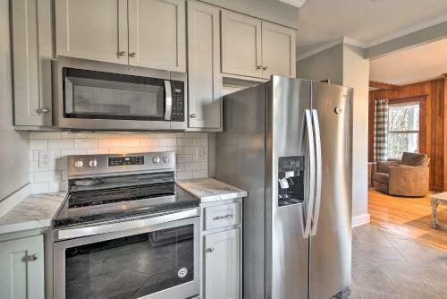 Hot Springs Home With Fire Pit And Deck, Walk To The At!