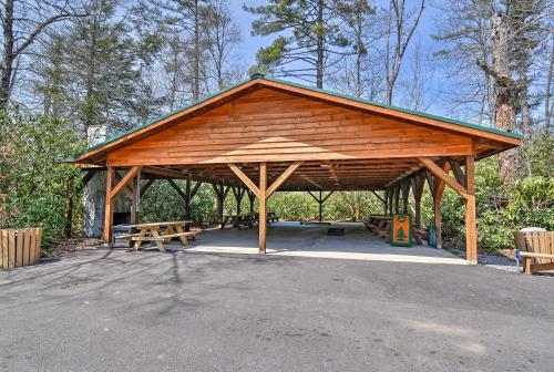 Riverfront Newland Home With Pool And Golf Club Access!