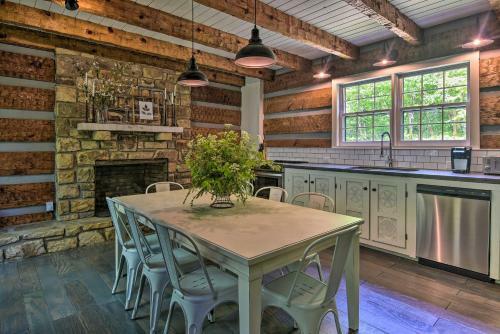 Charming Creekside Cabin - Near Trailheads!