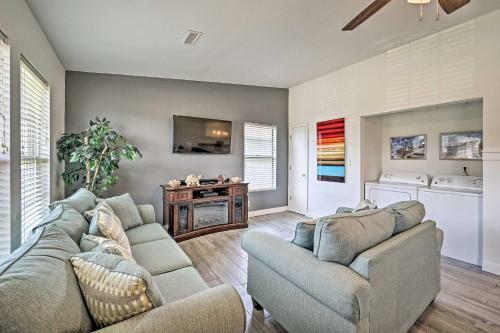 Sunny Townhome With Marsh Views And Walk To Beach