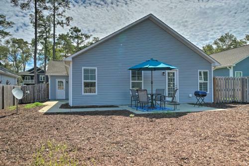 Modern Oak Island Home, 1 Mile To The Beach!