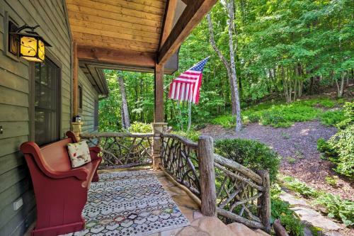 Spacious Sapphire Home With 2 Decks And Mtn Views