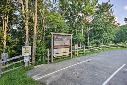 Cozy North Carolina Rondette With Mountain Views!