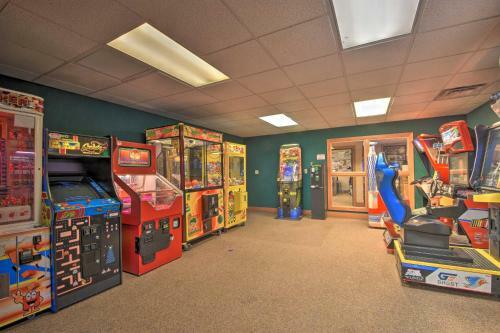 Updated Sapphire Resort Cottage, Walk To Ski Slope