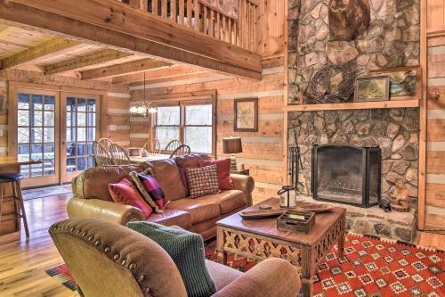 Scenic Cabin With 2 Fishing Ponds And Pool Table!