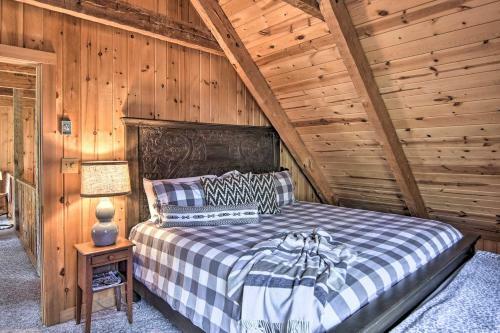 Scenic Cabin With 2 Fishing Ponds And Pool Table!