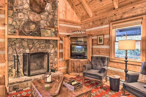 Scenic Cabin With 2 Fishing Ponds And Pool Table!