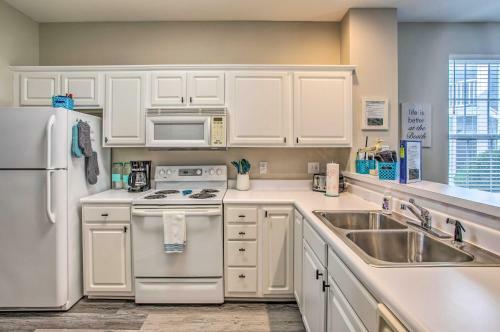 Apartamento Golf Retreat, Pool - Ideal Sunset Beach Spot!