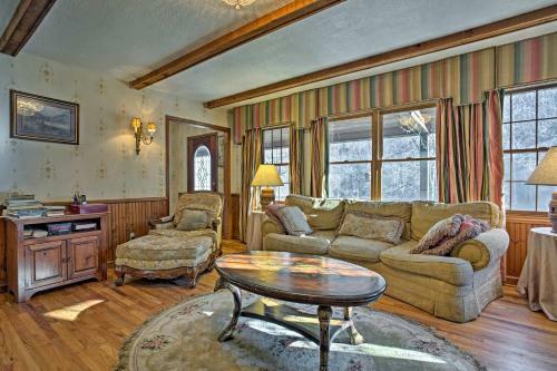 Emerald Gate Farm Cabin Nestled On 13 Acres!