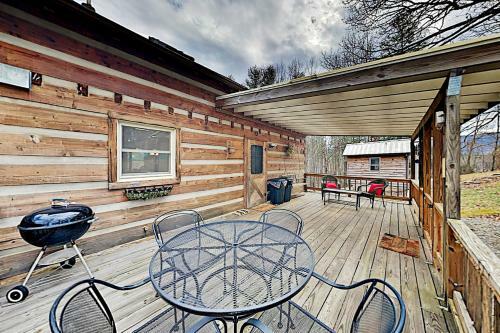Amazing 2-acre Retreat - Office, Gazebo & Fire Pit Home