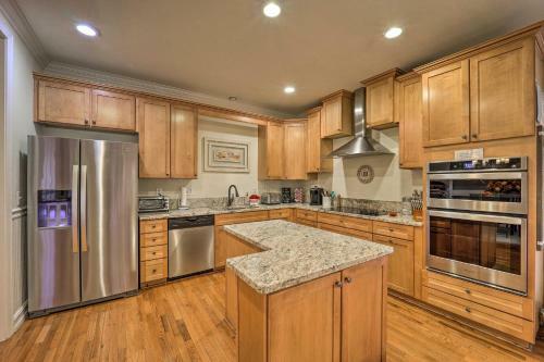 Mountainside Vilas Home Hike, Ski And Explore!