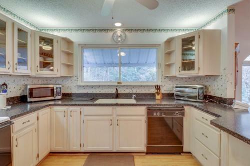 2 Bed 2 Bath Vacation Home In Whittier I