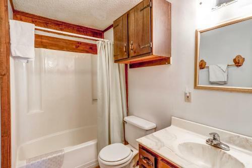 2 Bed 2 Bath Vacation Home In Whittier II