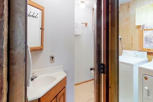 2 Bed 2 Bath Vacation Home In Whittier II