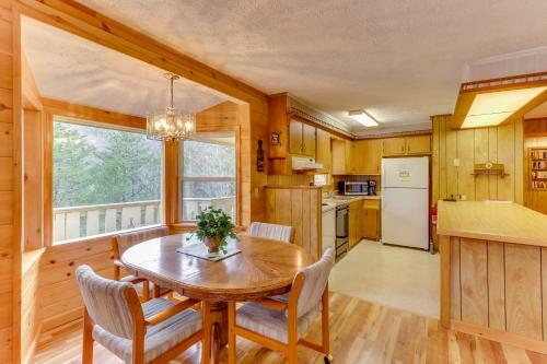4 Bed 2 Bath Vacation Home In Whittier