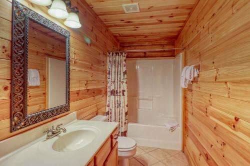3 Bed 3 Bath Vacation Home In Whittier
