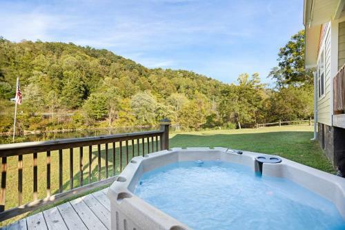 2 Bed 2 Bath Vacation Home In Whittier III