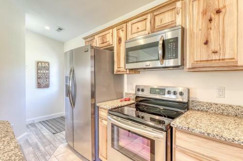 2 Bed 2 Bath Vacation Home In Whittier III