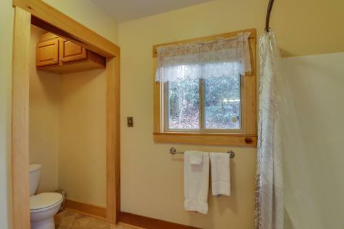 2 Bed 2 Bath Vacation Home In Whittier V