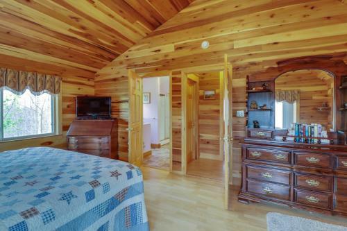 2 Bed 2 Bath Vacation Home In Whittier V