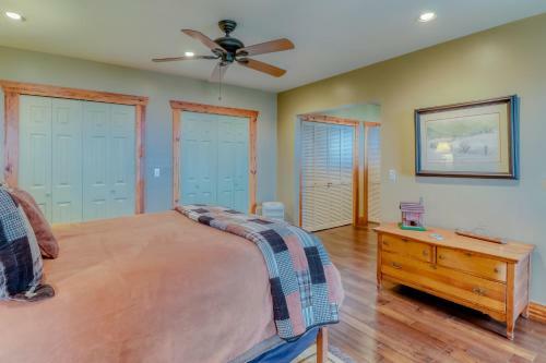 2 Bed 2 Bath Vacation Home In Whittier VI