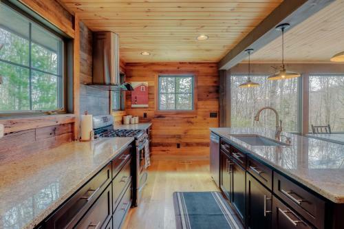 2 Bed 2 Bath Vacation Home In Whittier VI