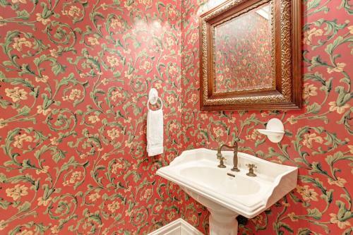 4 Bed 4 Bath Vacation Home In Whittier