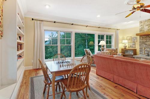 4 Bed 4 Bath Vacation Home In Whittier