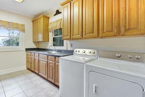 4 Bed 4 Bath Vacation Home In Whittier