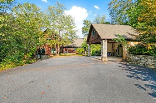 4 Bed 4 Bath Vacation Home In Whittier