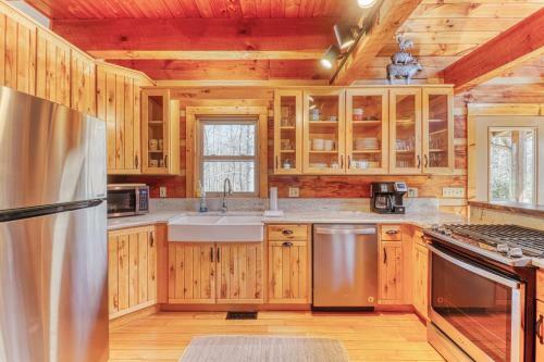 2 Bed 2 Bath Vacation Home In Whittier
