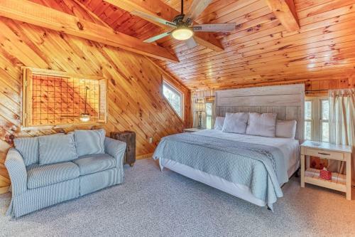 2 Bed 2 Bath Vacation Home In Whittier