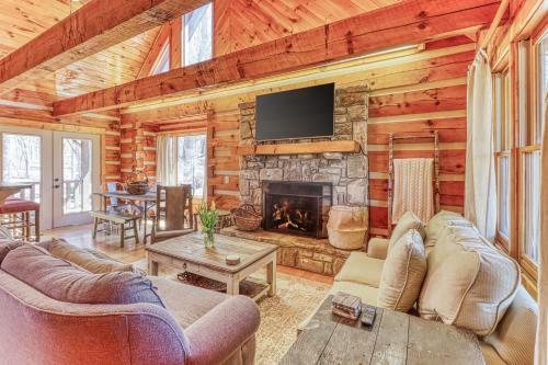 2 Bed 2 Bath Vacation Home In Whittier