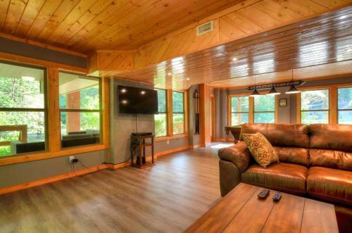 Rippling Waters Lodge Cabin