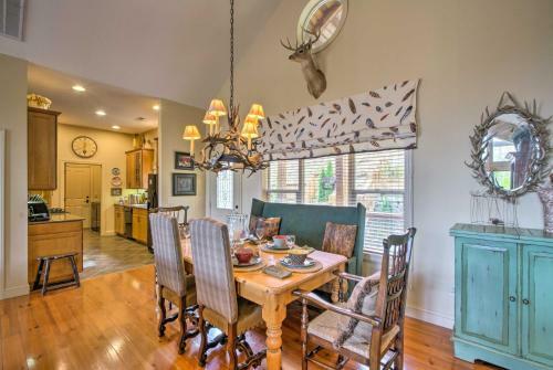 Apartamento Green Shadows Scenic Whittier Condo With Fireplace!