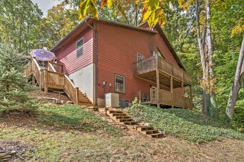 Spacious Waynesville Getaway With Decks And Fire Pit!