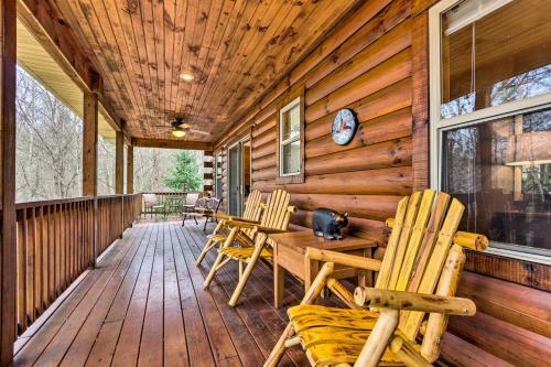 Peaceful Smoky Mountain Cabin With Deck And Firepit!