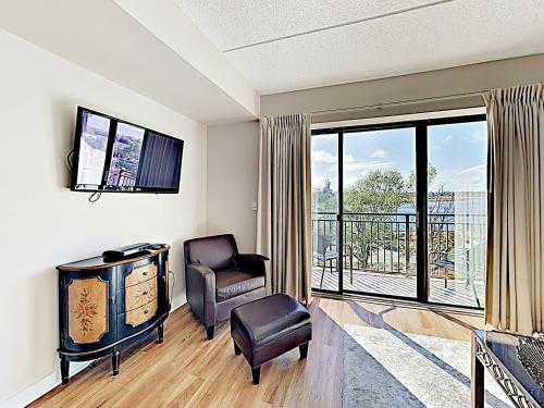 Apartamento Downtown Condo With River View, Near Shops & Beaches Condo
