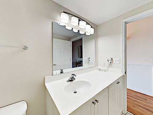 Apartamento Downtown Condo With River View, Near Shops & Beaches Condo