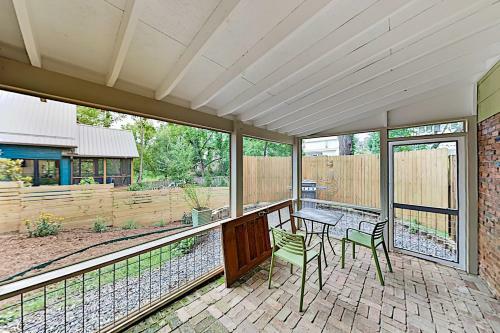 Contemporary Oasis With Fire Pit - Walkable Locale Home